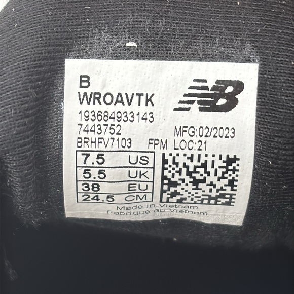 New Balance Women's Black and Gray Running Shoes - Picture 9 of 13